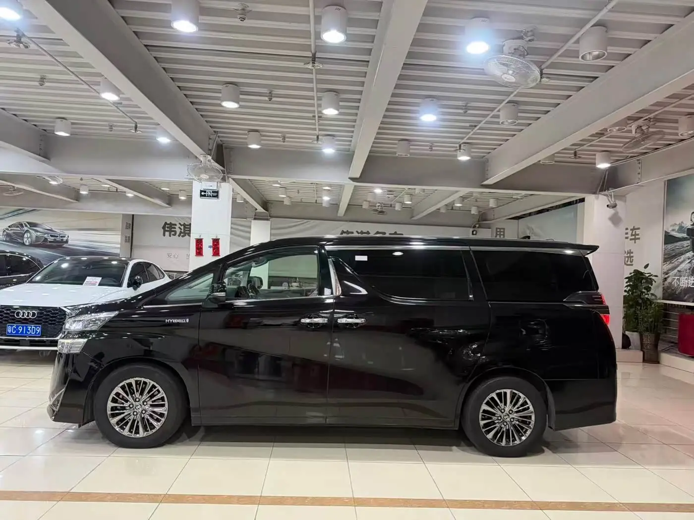 Toyota Vellfire 2020 — Photo 4/19