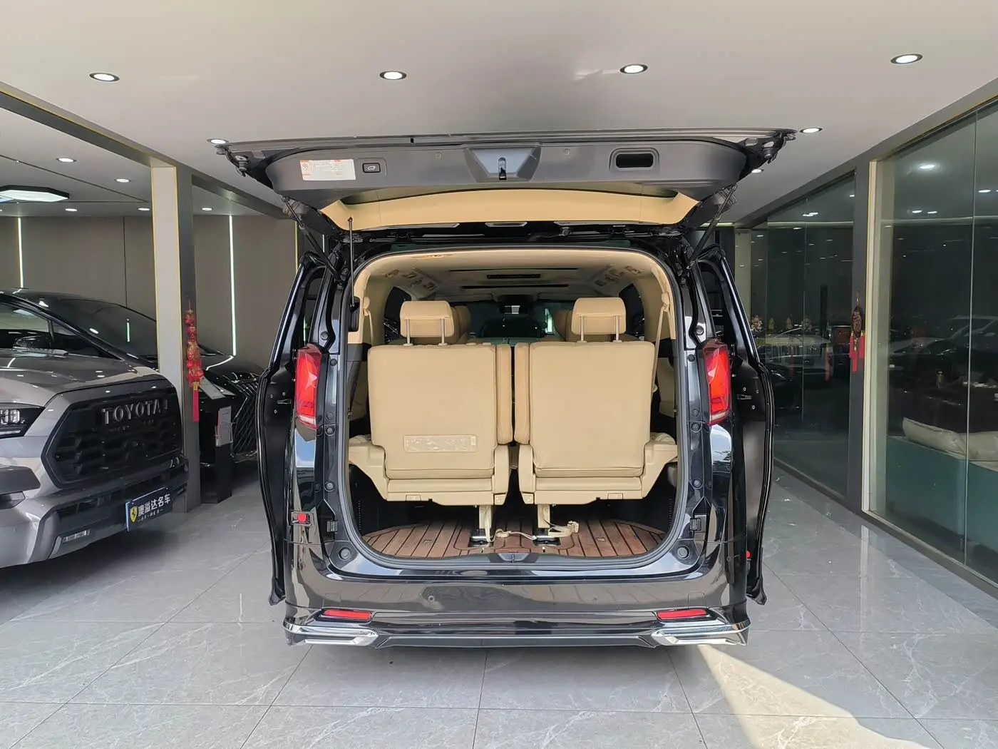 Toyota Alphard 2021 — Photo 13/20