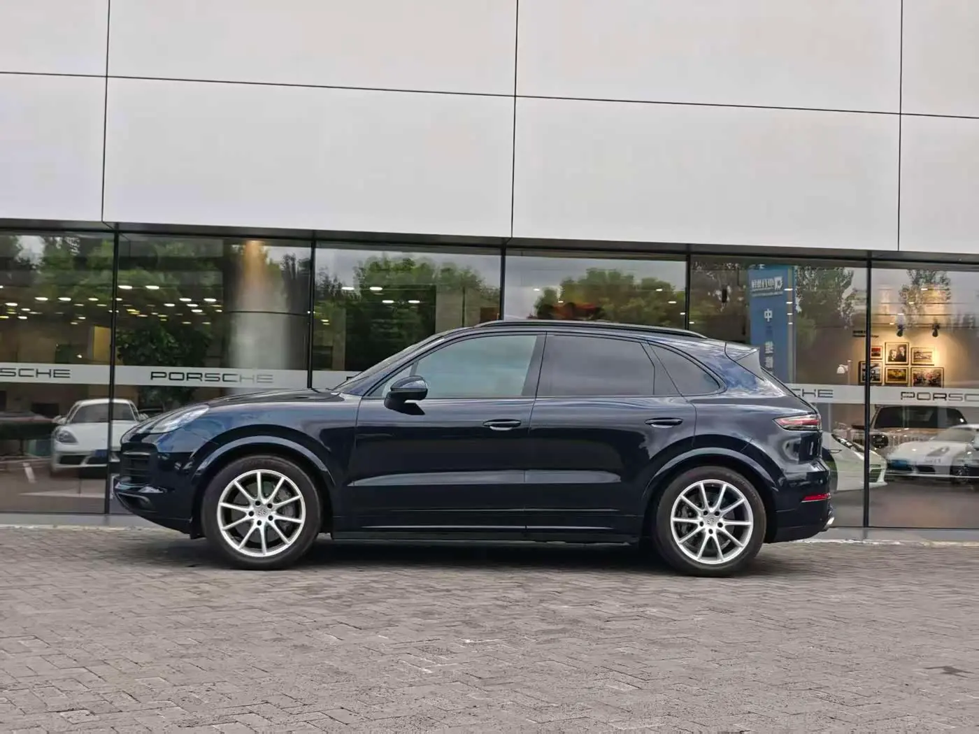 Porsche Cayenne 2022 — Фото 7/10