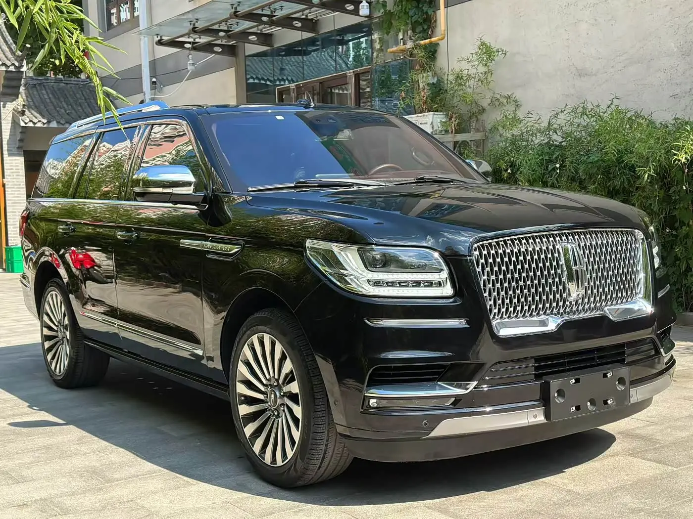 Lincoln Navigator 2018 — Photo 3/9