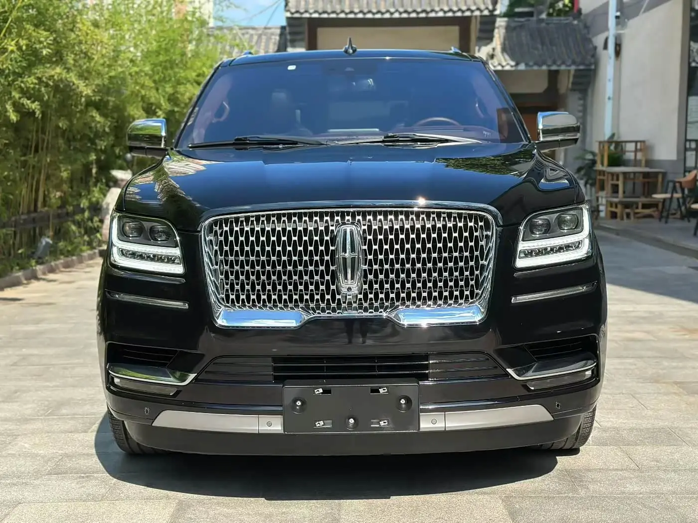 Lincoln Navigator 2018 — Photo 2/9