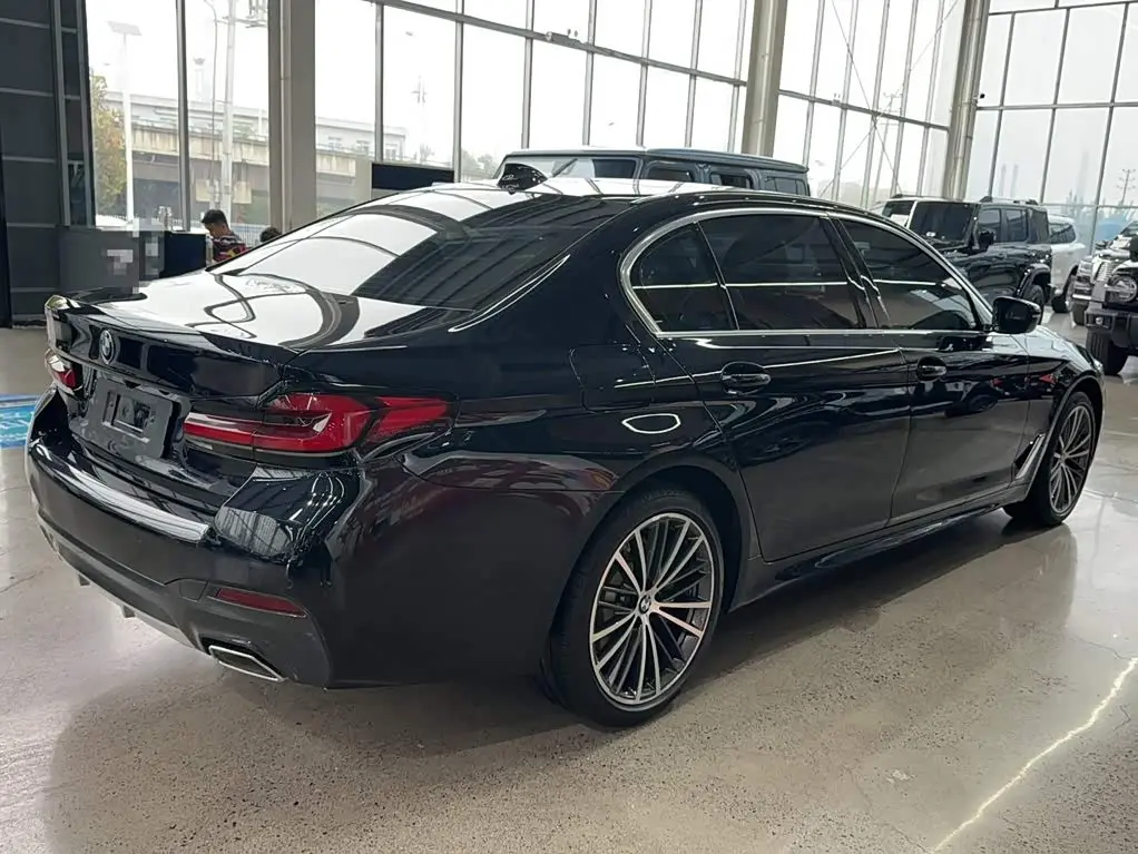 BMW 5 Series 2024 — Photo 10/19