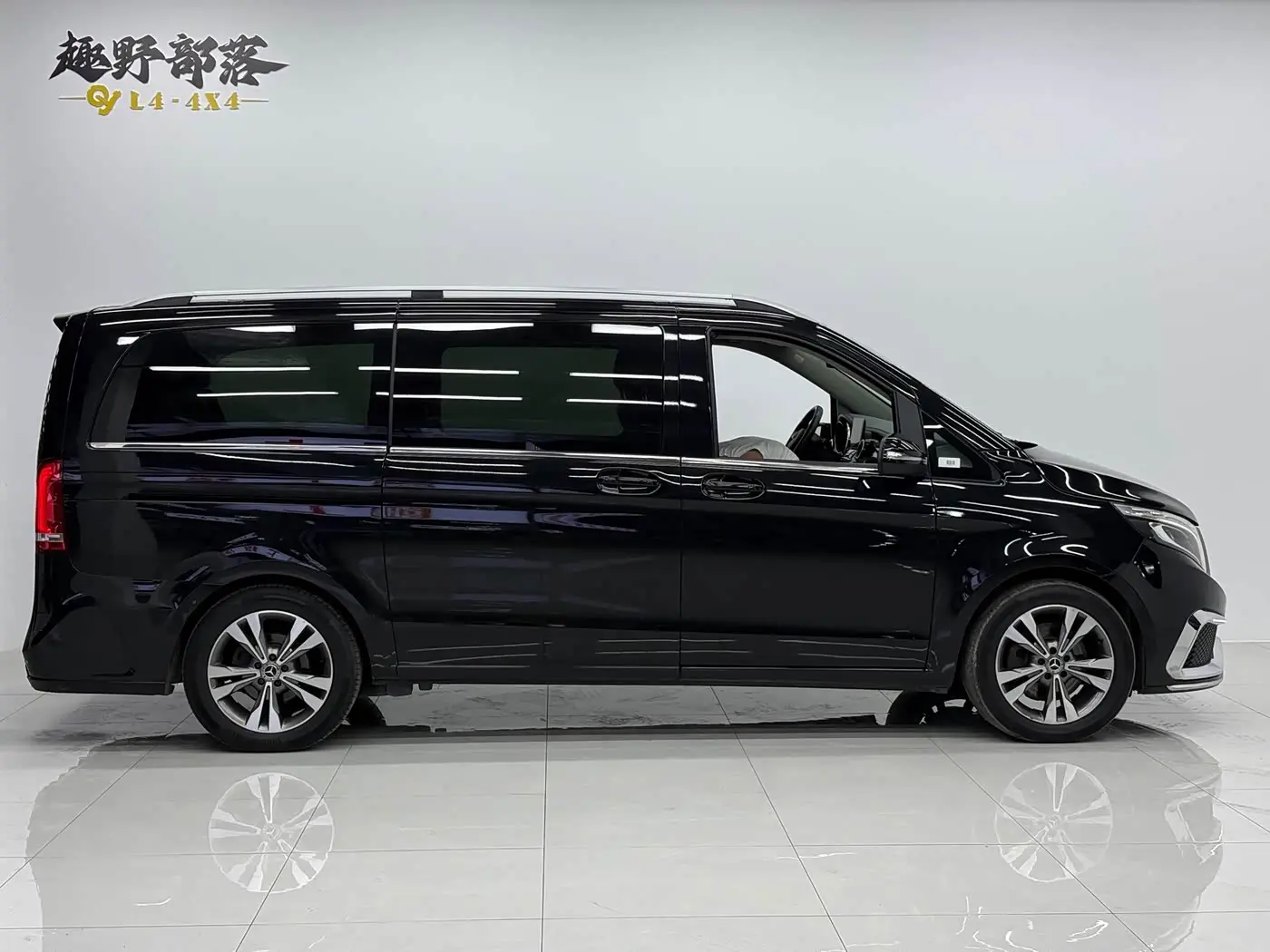 Mercedes-Benz V-Class 2020 — Фото 19/20