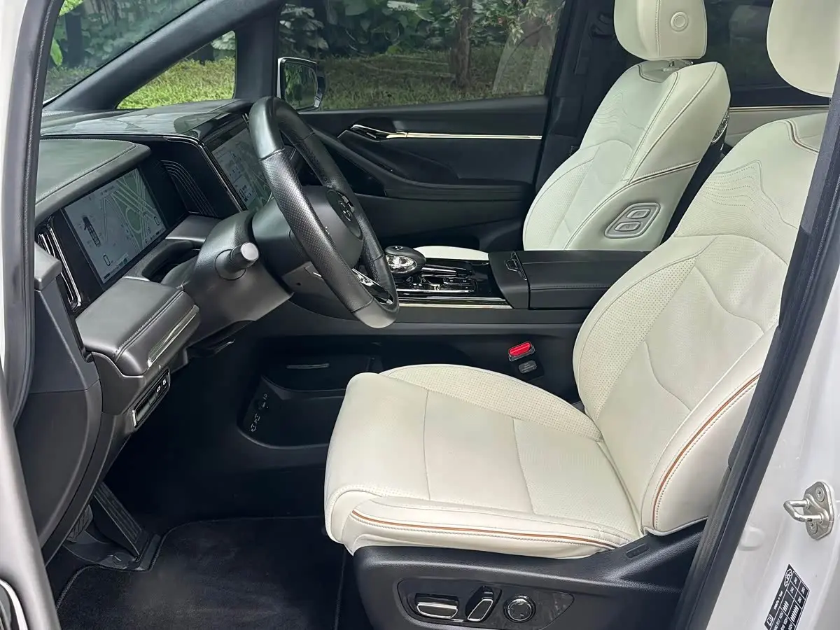 GAC Trumpchi Trumpchi M8 2024 — Photo 14/17