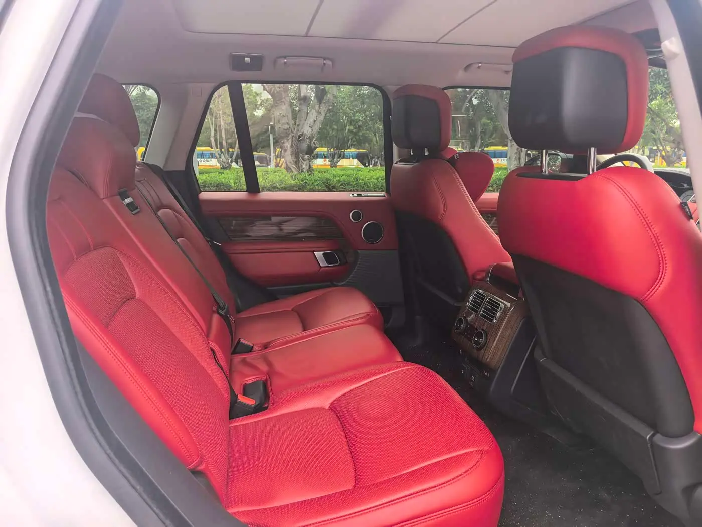 Land Rover Range Rover 2018 — Photo 12/15