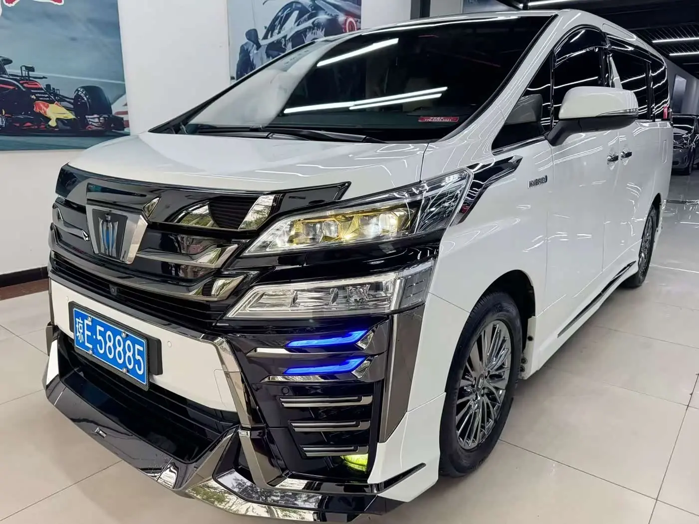 Toyota Vellfire 2023 — Photo 1/9