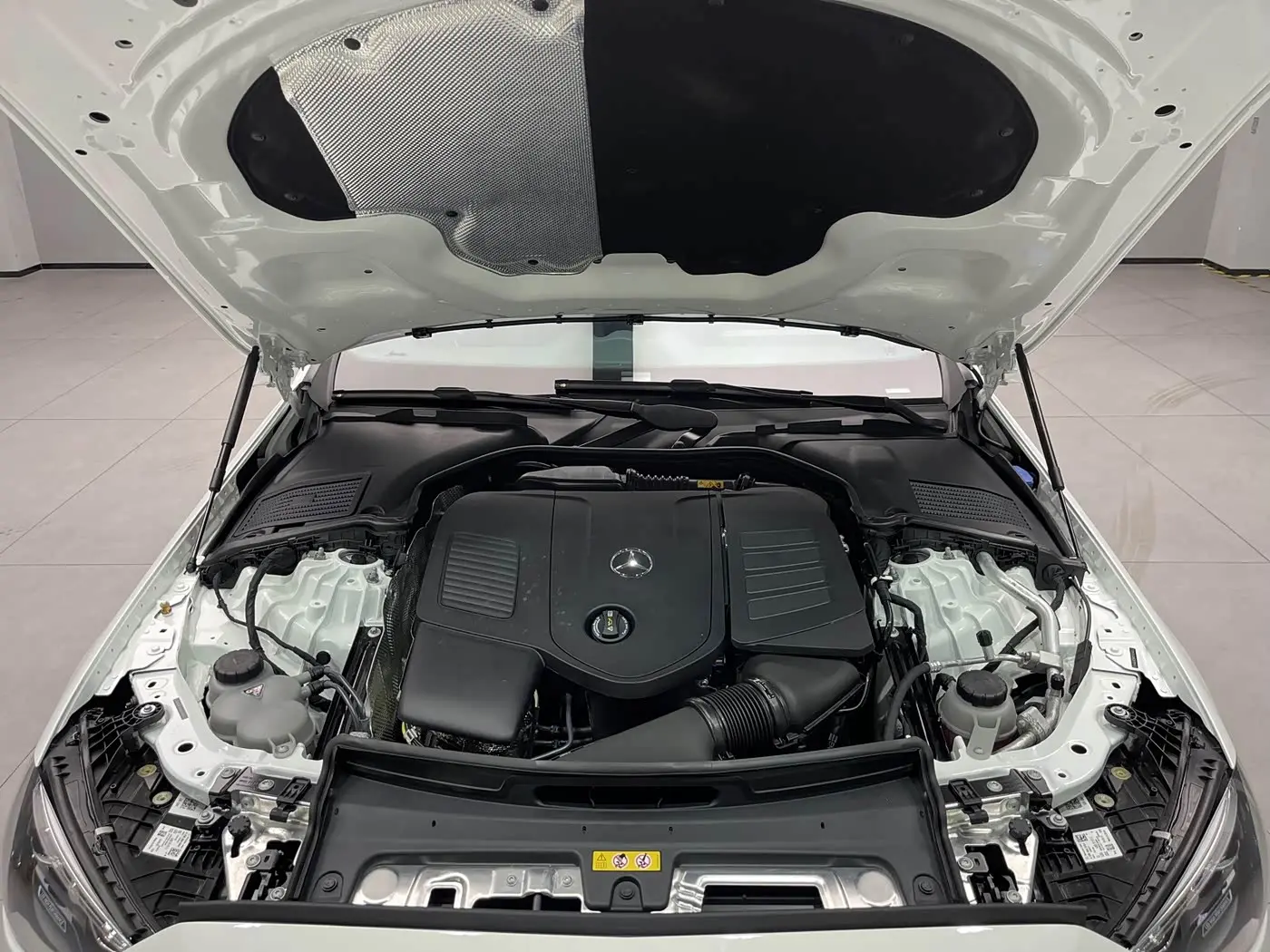 Mercedes-Benz C-Class 2024 — Photo 14/20