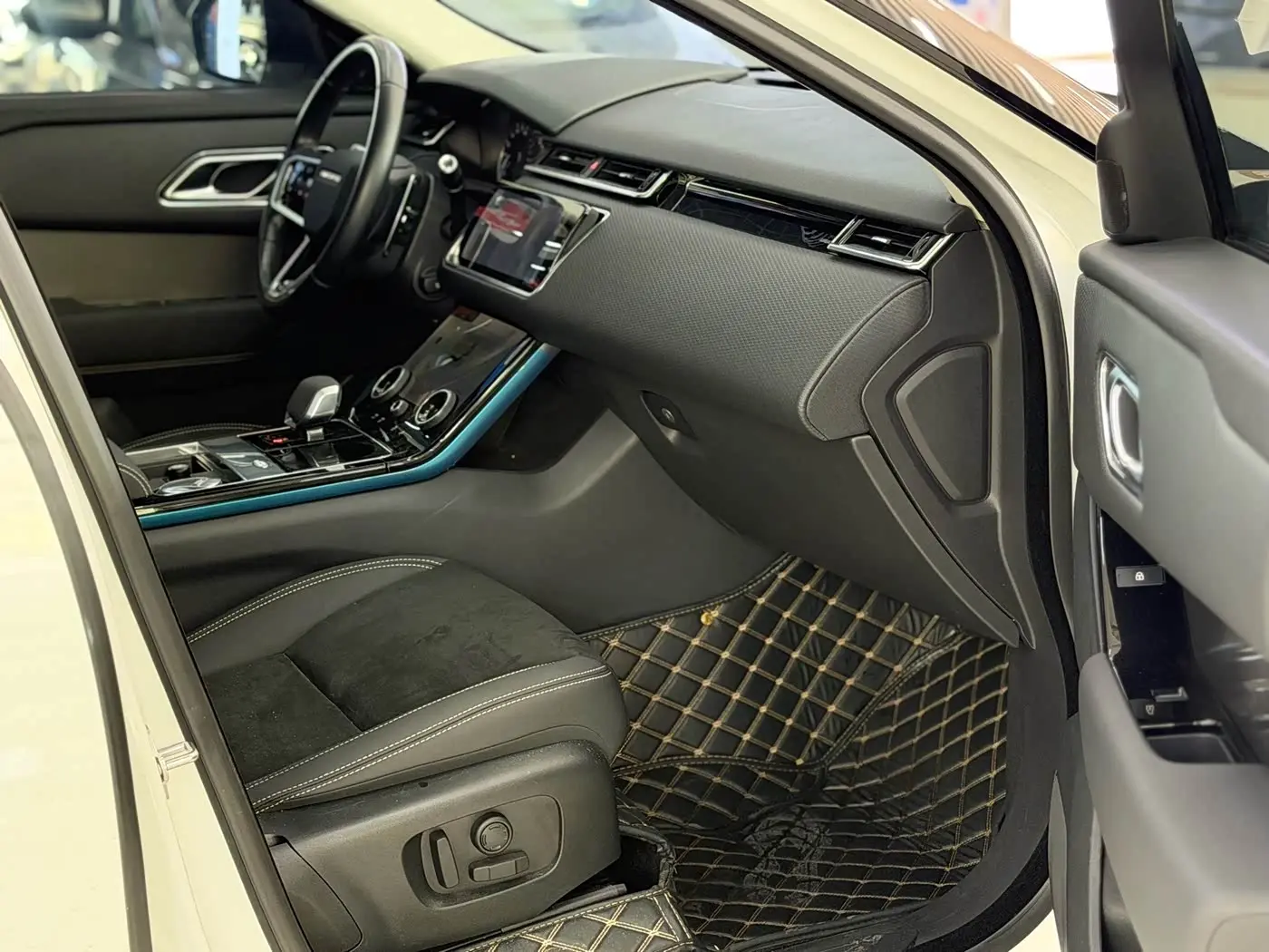 Land Rover Range Rover Velar 2022 — Photo 15/20