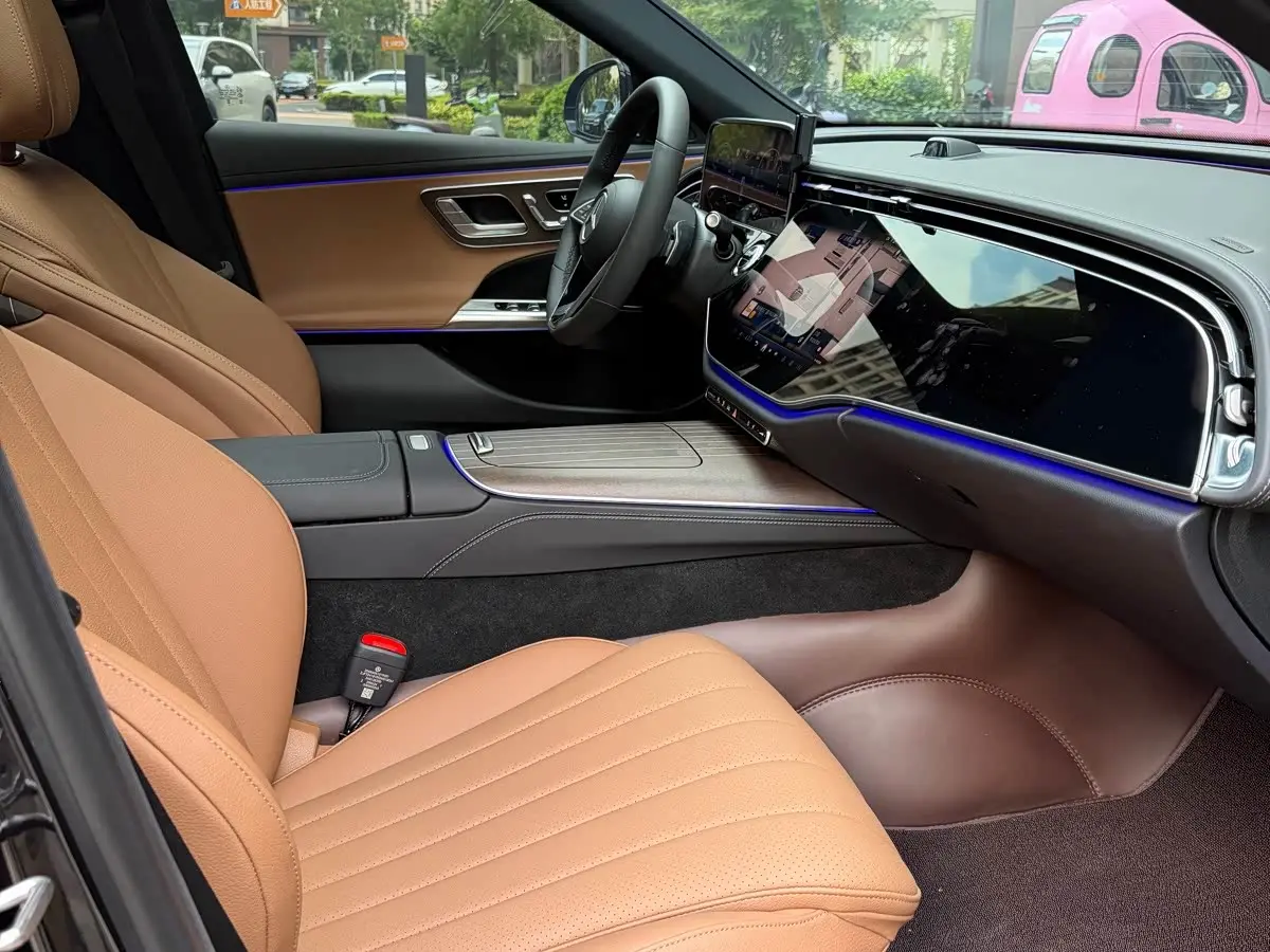 Mercedes-Benz E-Class New Energy 2025 — Фото 13/18