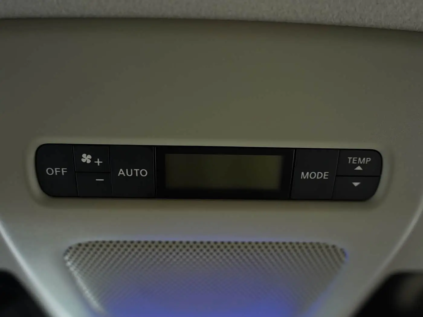 Nissan Quest 2016 — Photo 11/19