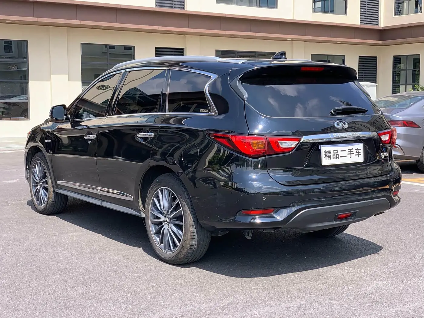 Infiniti QX60 2019 — Photo 6/20