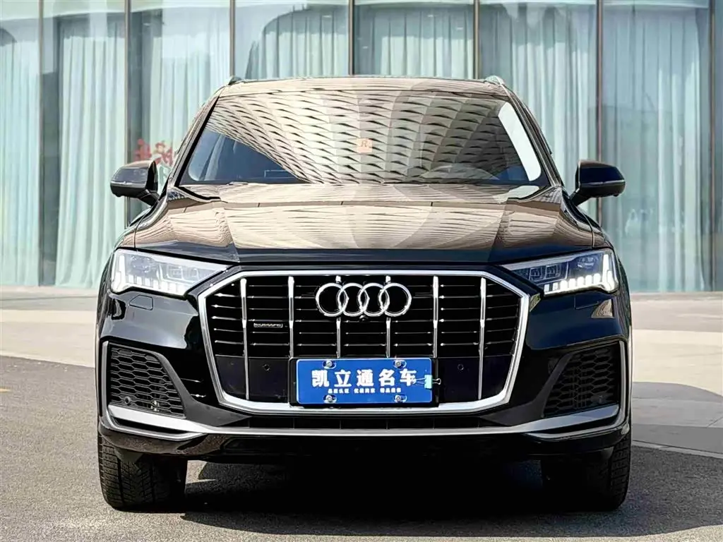 Audi Q7 2022 — Photo 2/14