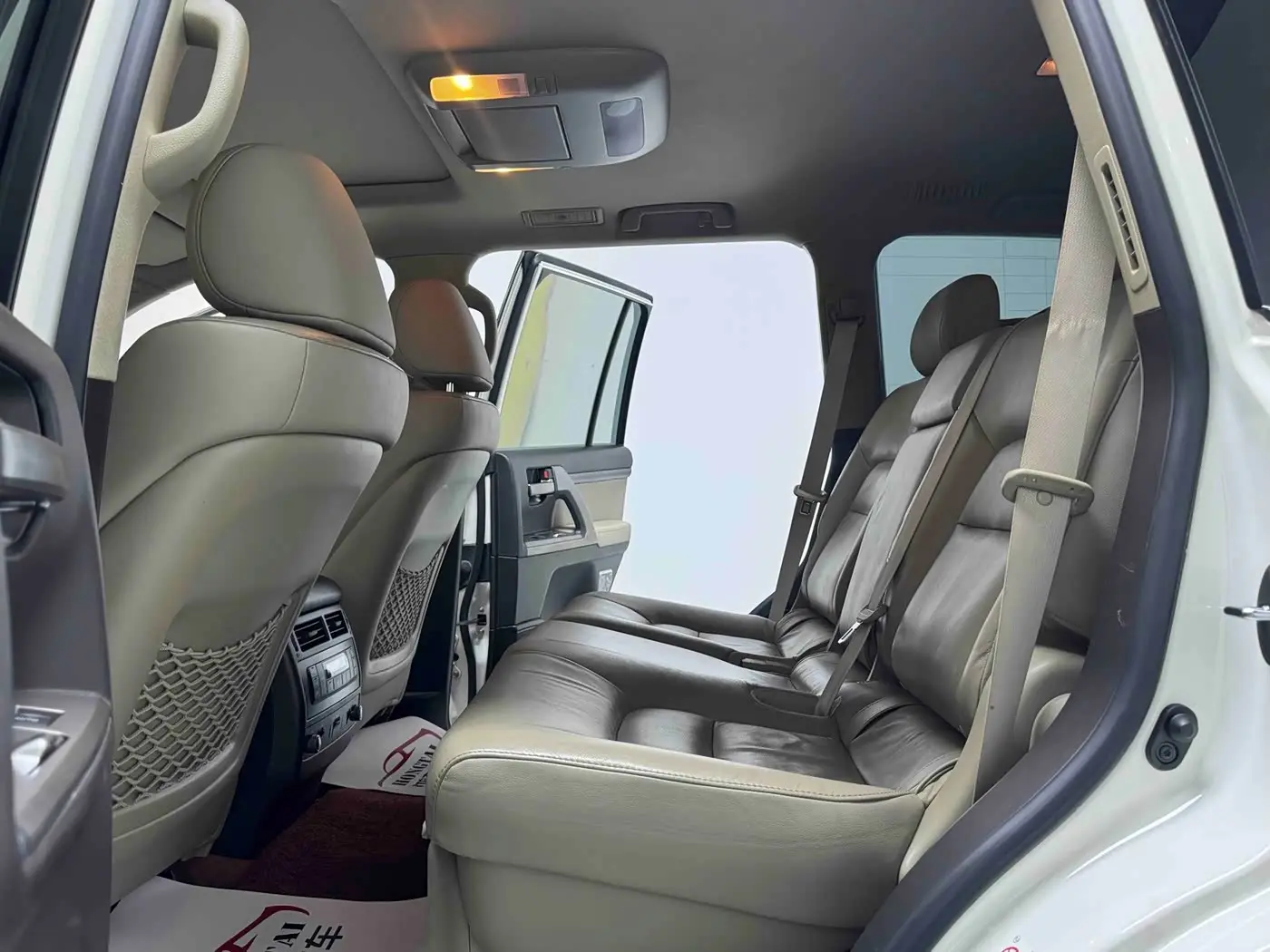 Toyota Land Cruiser 2010 — Photo 13/18