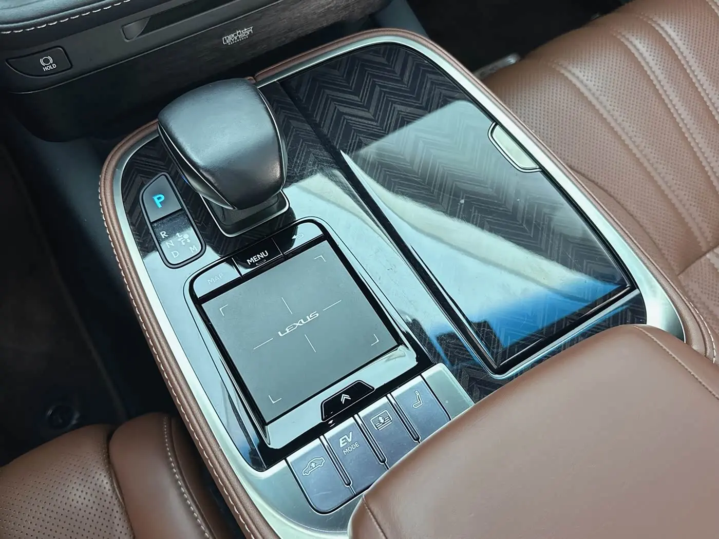 Lexus LS 2019 — Photo 6/20
