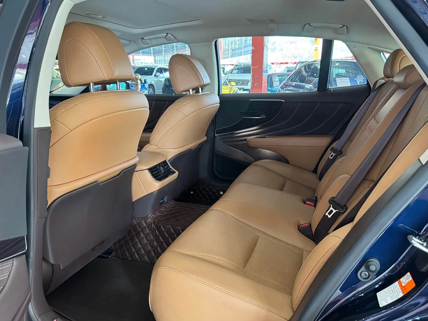 Lexus LS 2020 — Photo 14/15