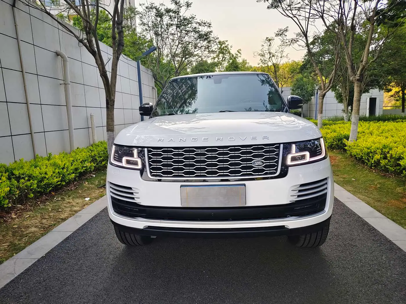 Land Rover Range Rover 2017 — Photo 2/13