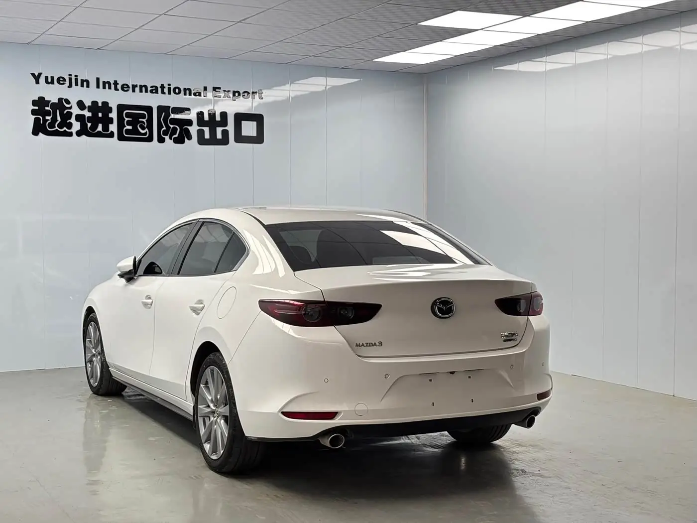 Mazda Mazda3 Axela 2023 — Photo 8/10