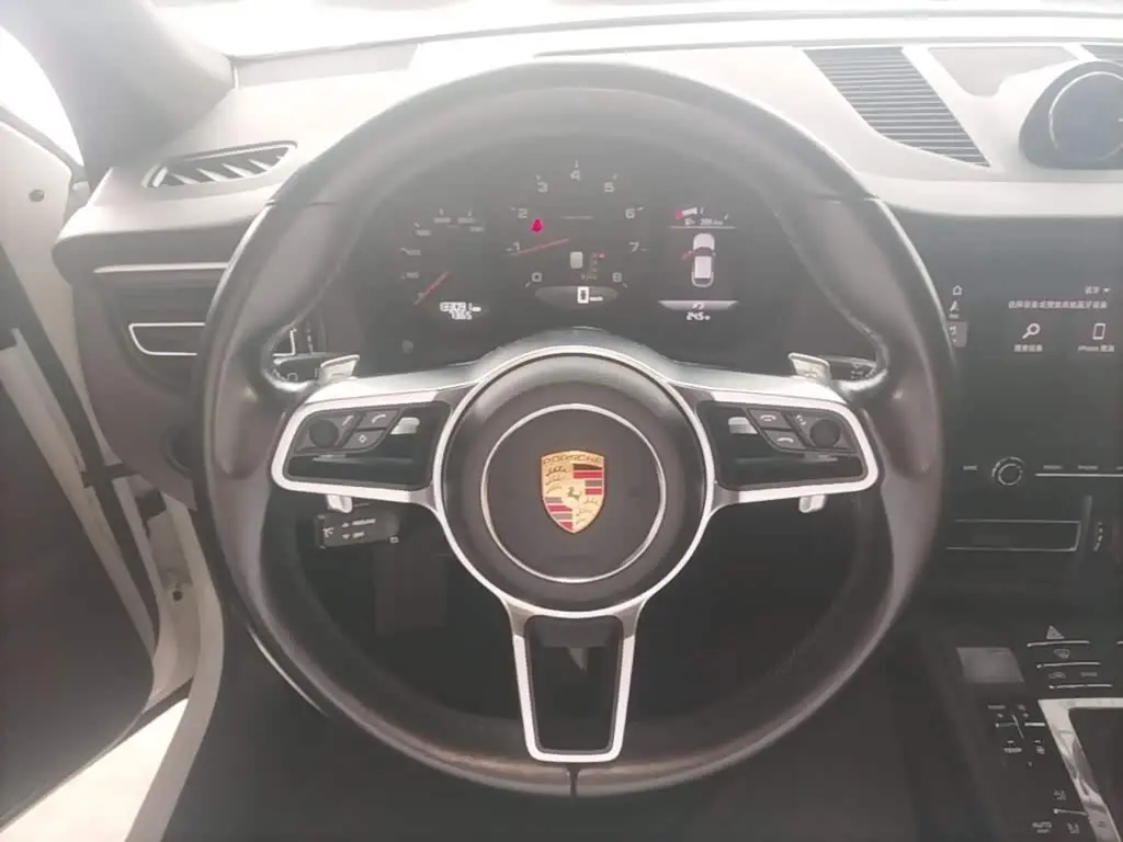 Porsche Macan 2019 — Photo 7/20
