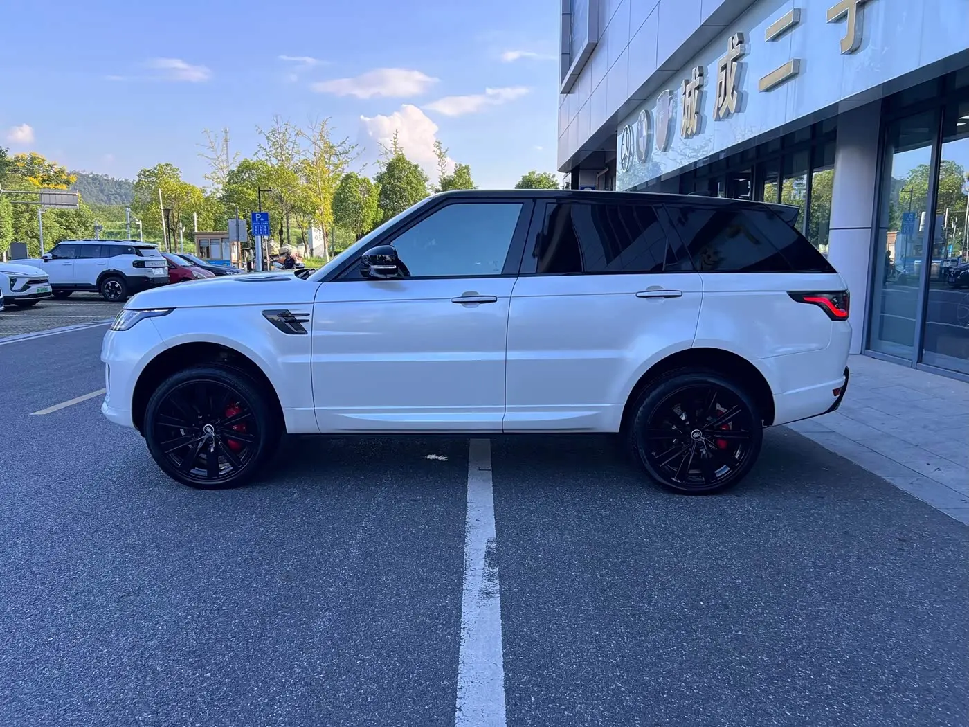 Land Rover Range Rover Sport 2018 — Photo 3/9