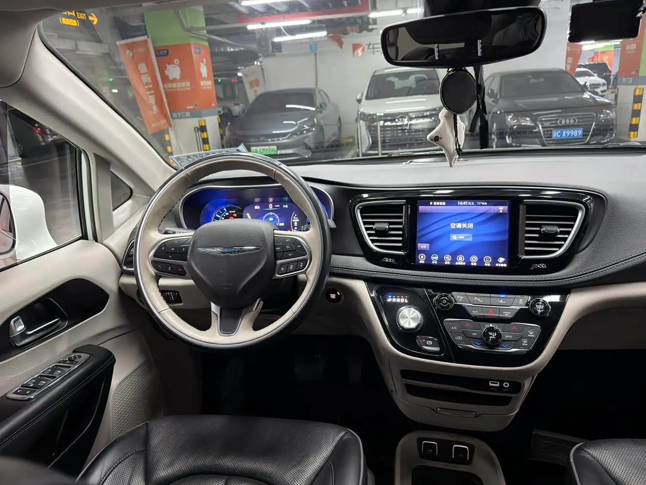 Chrysler Grand Caravan PHEV 2021 — Photo 7/19