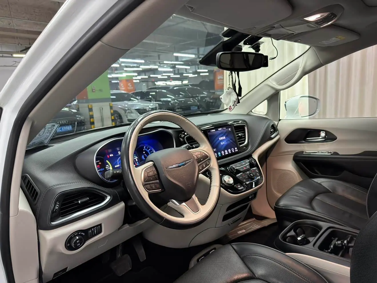 Chrysler Grand Caravan PHEV 2021 — Photo 4/19