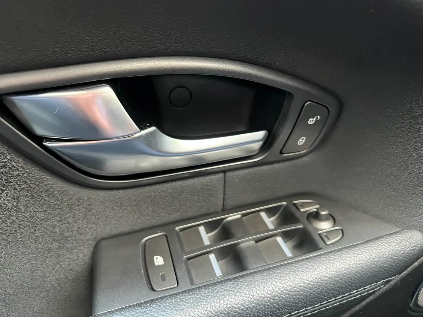 Land Rover Range Rover Evoque 2019 — Фото 13/20