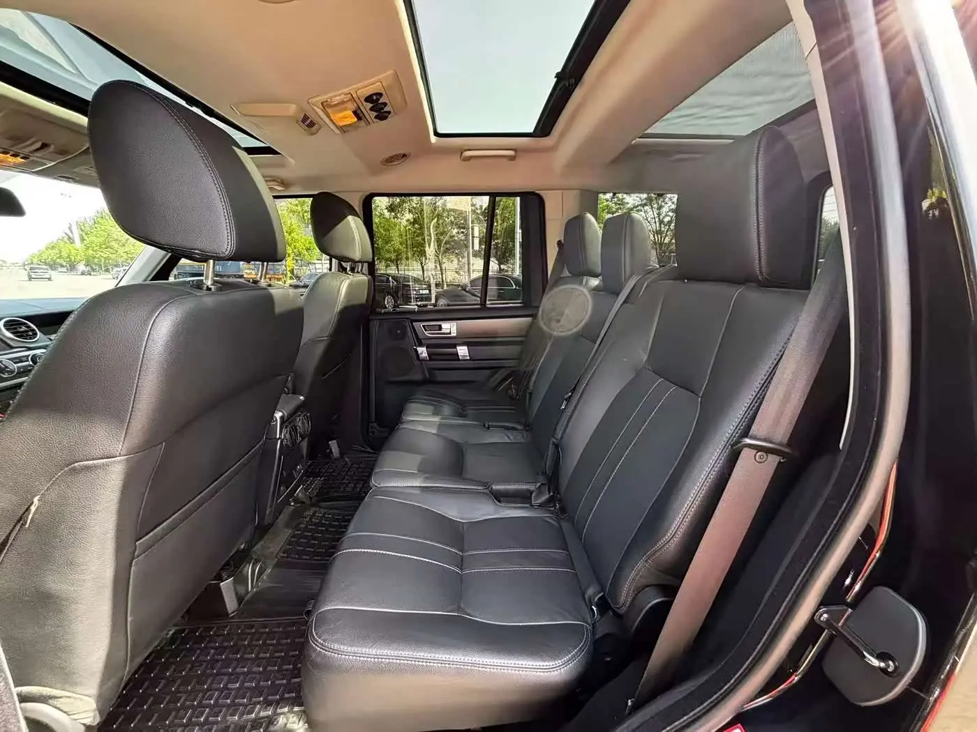 Land Rover Discovery 2014 — Photo 5/19