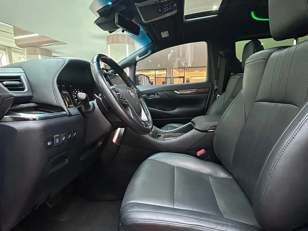Toyota Vellfire 2023 — Photo 14/20