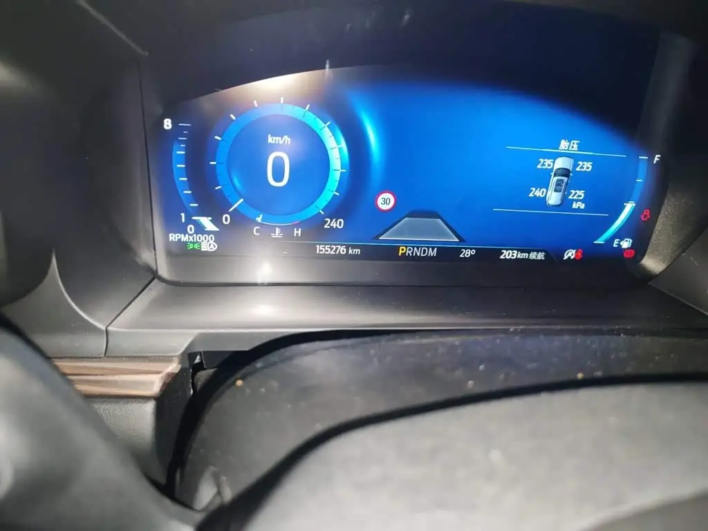 Ford Explorer 2021 — Photo 8/20