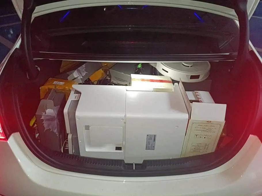 Mercedes-Benz C-Class 2025 — Photo 4/16