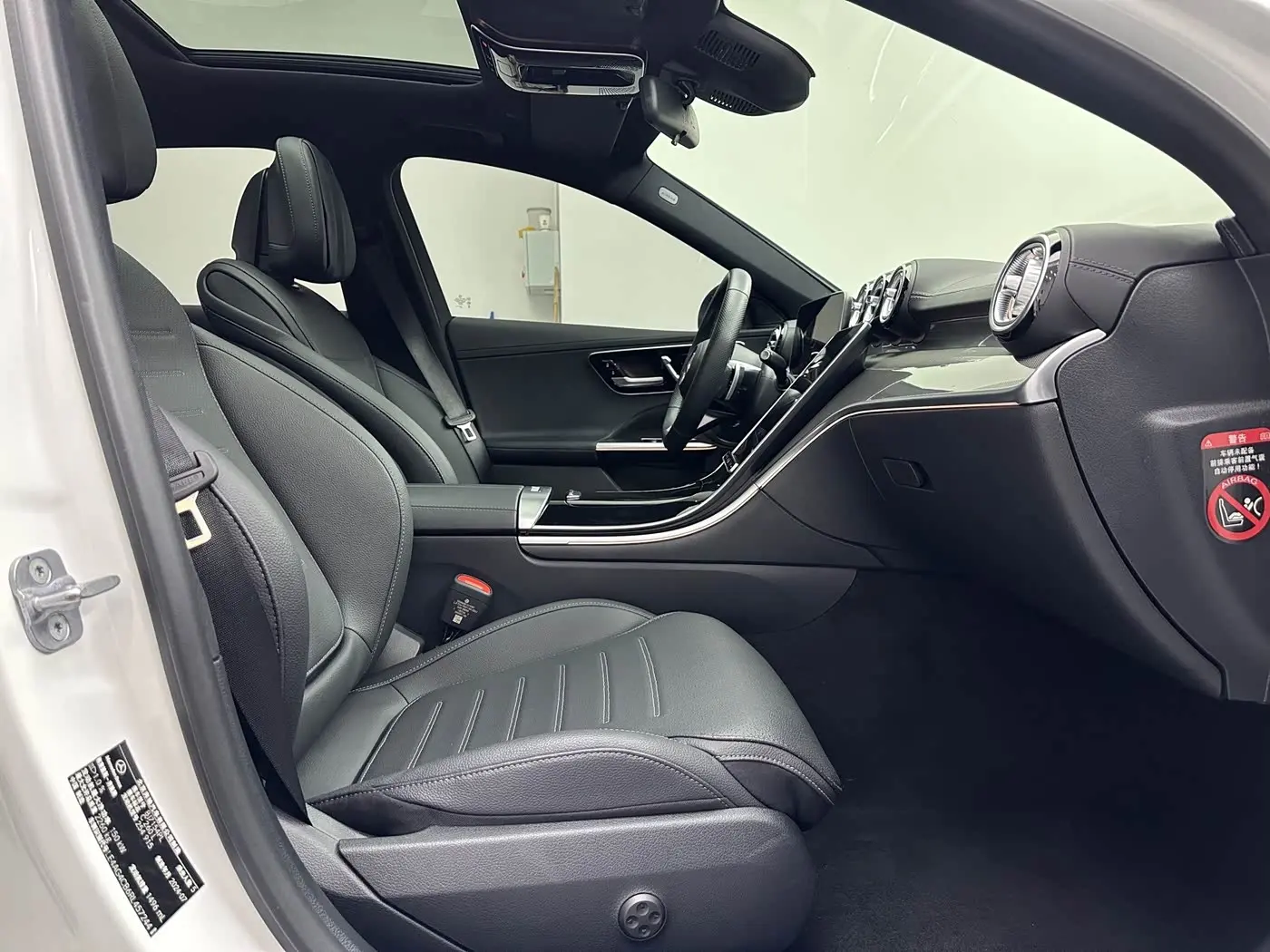 Mercedes-Benz C-Class 2024 — Photo 13/20