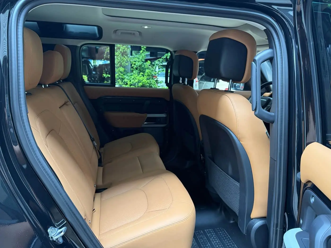 Land Rover Defender 2023 — Photo 9/14