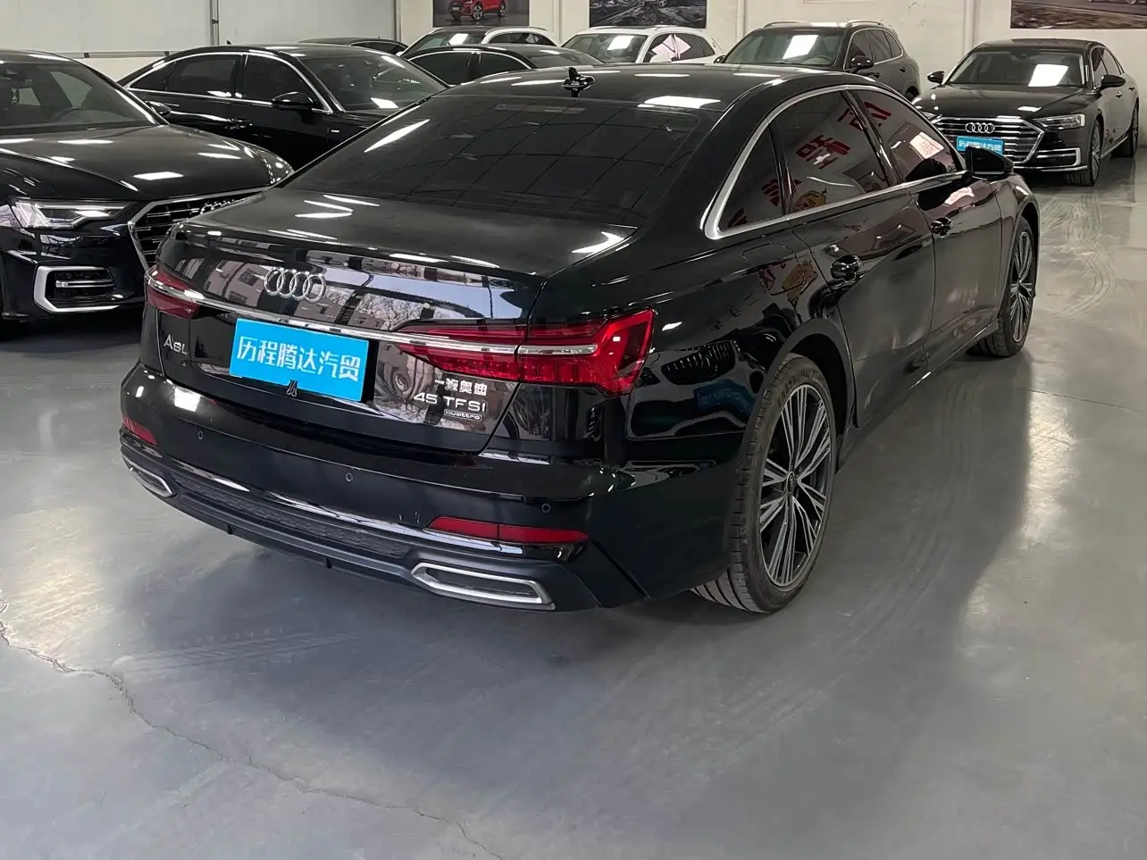 Audi A6L 2022 — Photo 3/13
