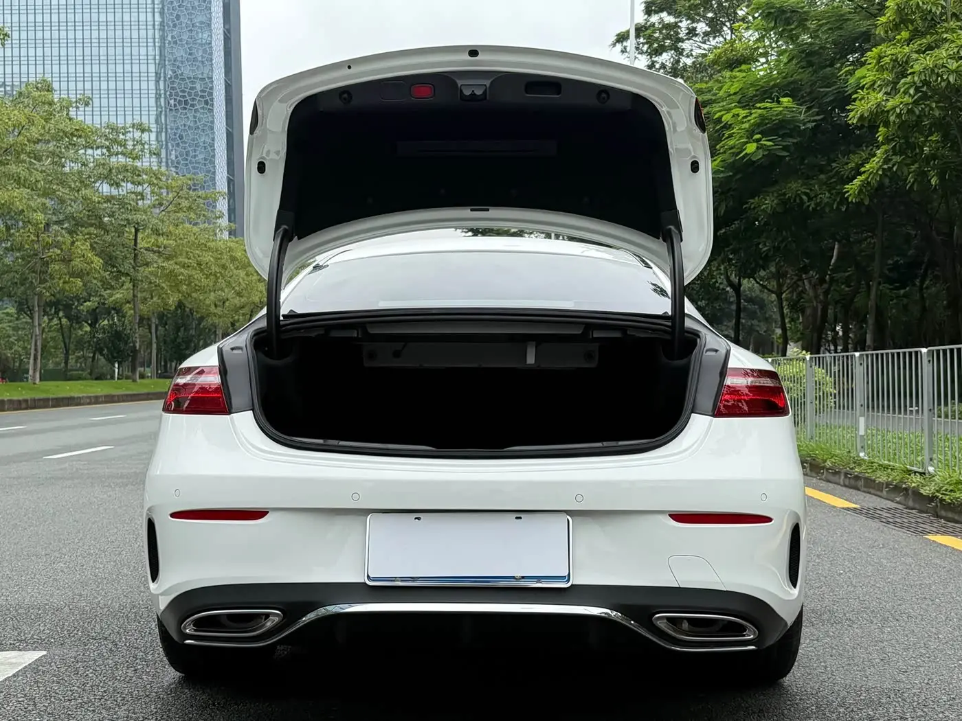 Mercedes-Benz E-Class 2020 — Photo 18/20