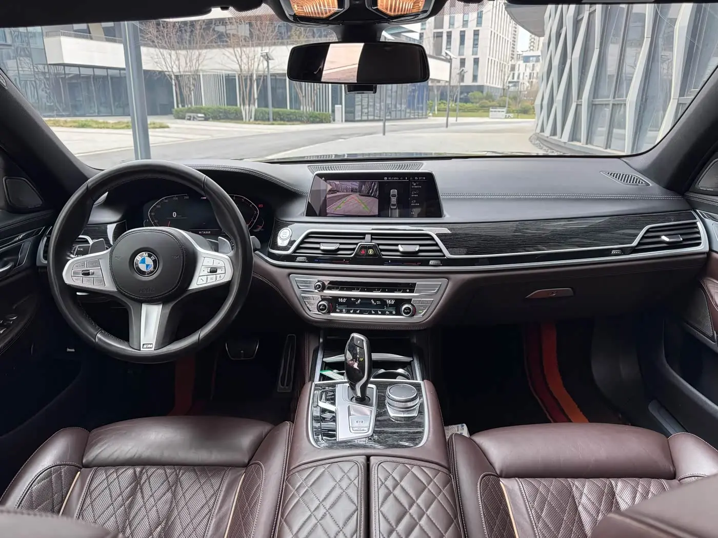 BMW 7 Series 2020 — Фото 18/20