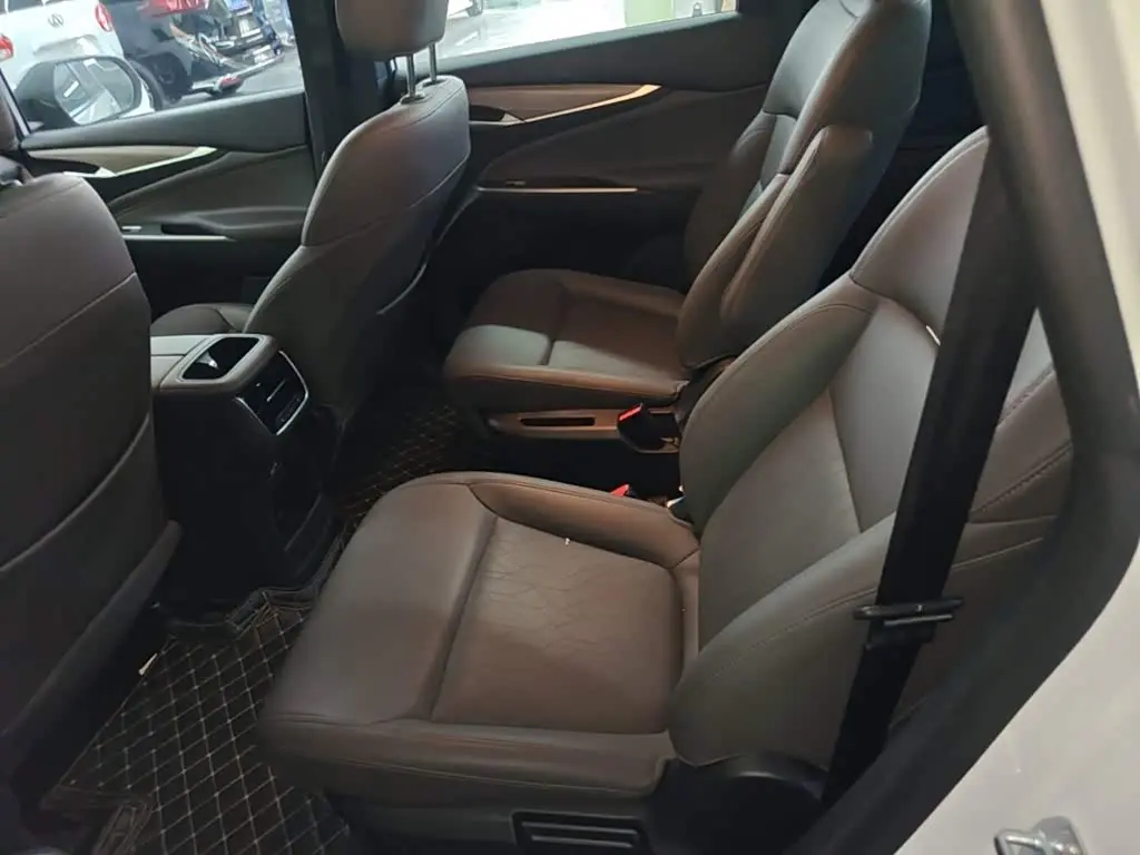 SAIC Maxus Maxus G50 PHEV 2025 — Photo 17/20