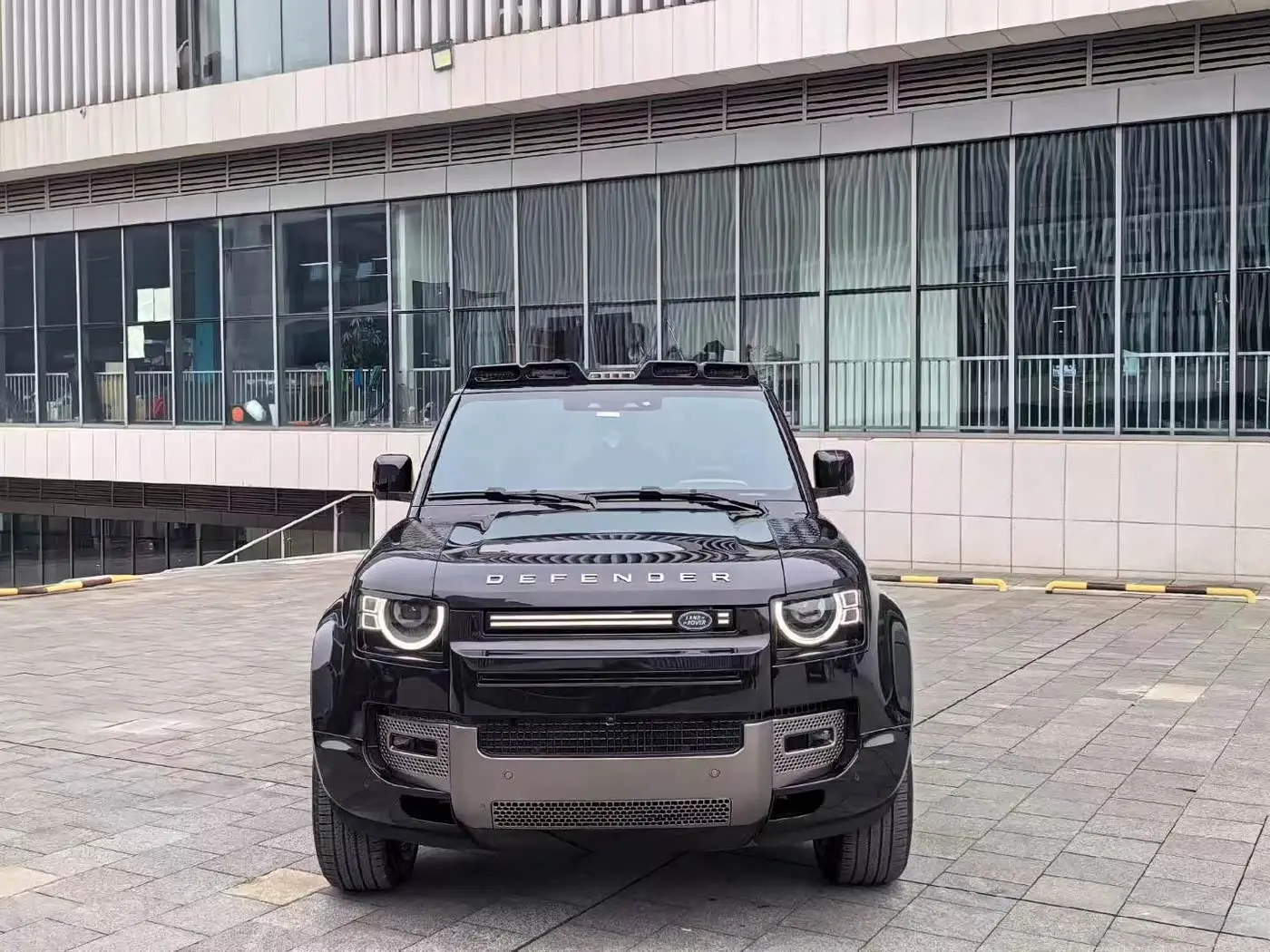 Land Rover Defender 2025 — Фото 2/9