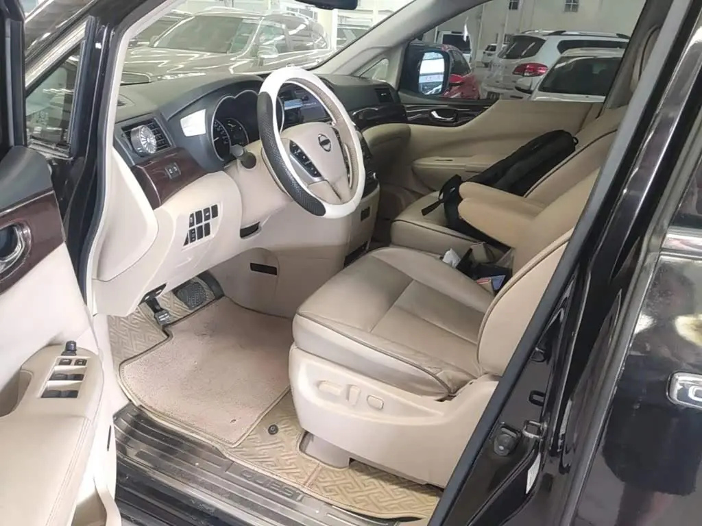 Nissan Quest 2017 — ფოტო 16/20