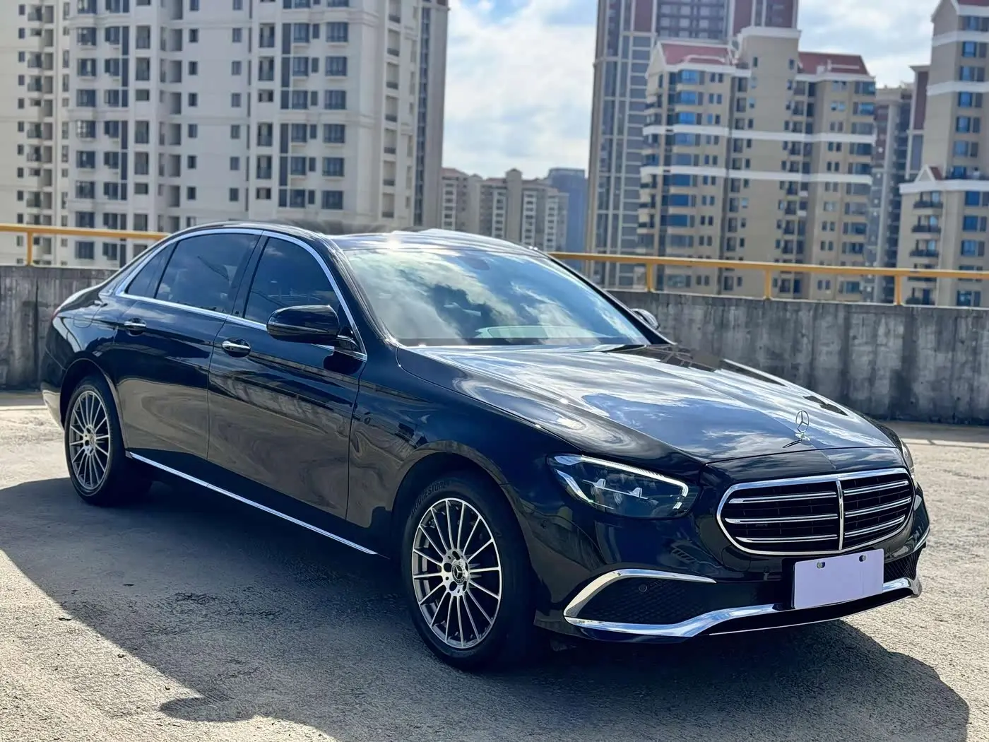 Mercedes-Benz E-Class 2021 — Photo 4/9
