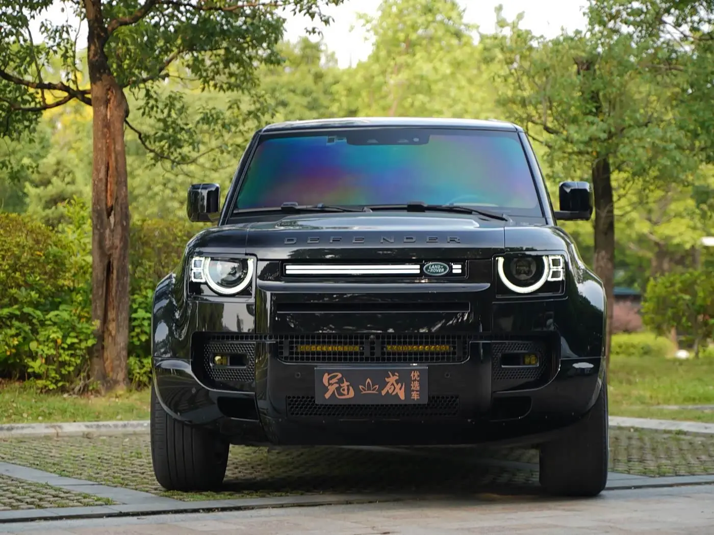 Land Rover Defender 2023 — Photo 2/20