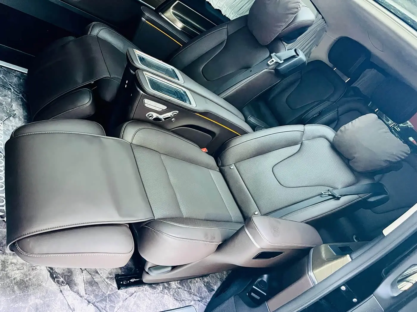 Mercedes-Benz V-Class 2023 — Photo 16/20
