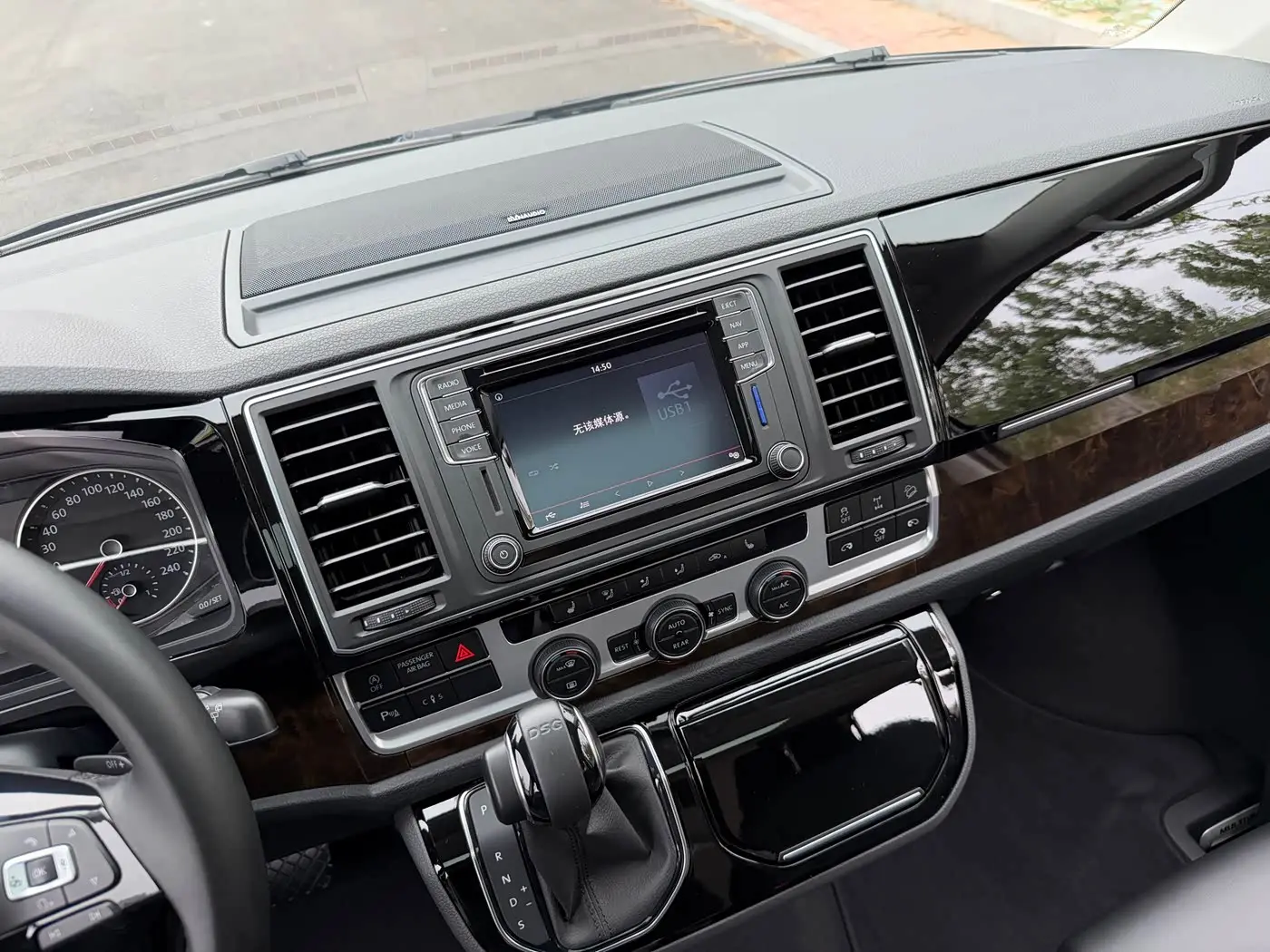 Volkswagen Multivan 2019 — Фото 9/20
