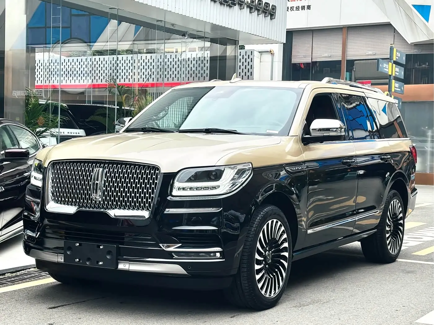Lincoln Navigator 2021 — ფოტო 1/18
