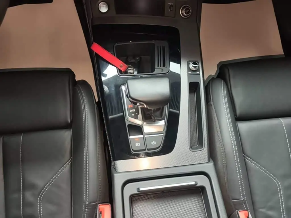Audi Q5L 2023 — Фото 10/20