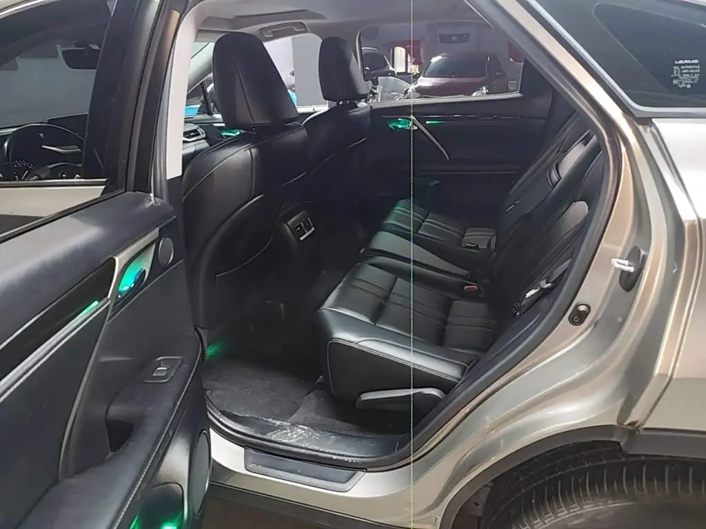 Lexus RX 2021 — Photo 17/20