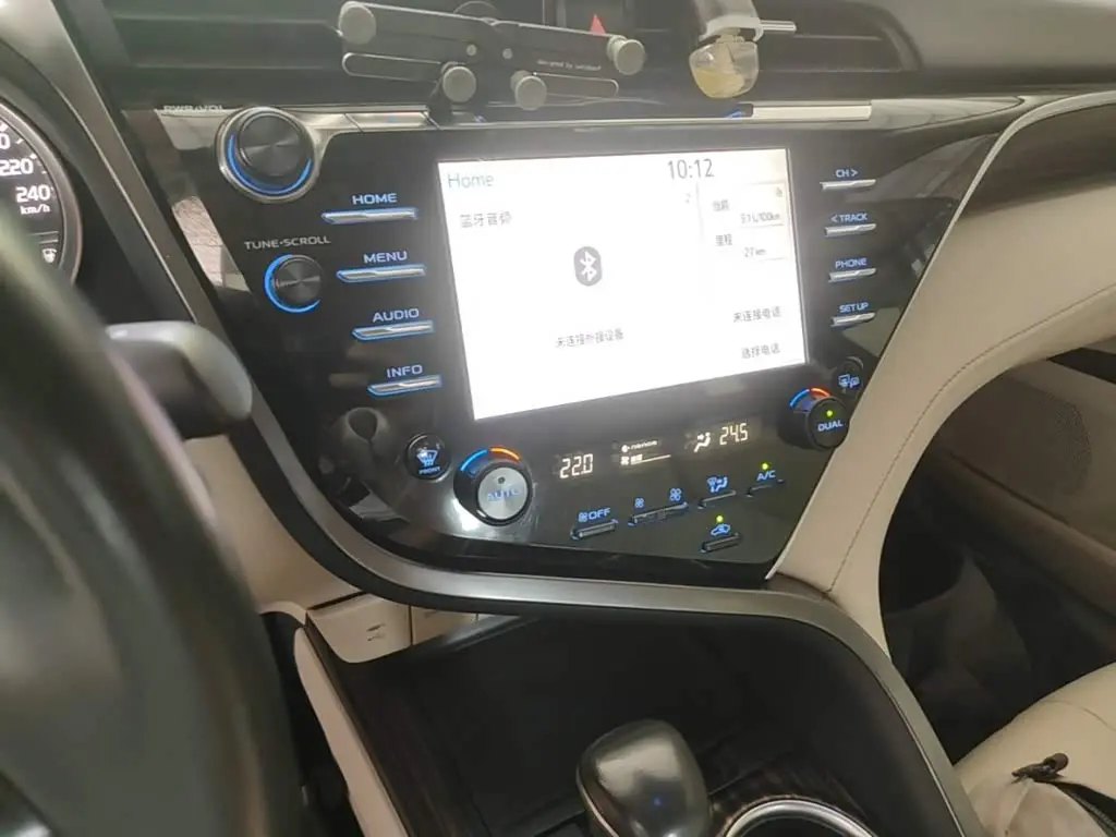 Toyota Camry 2018 — Фото 13/20