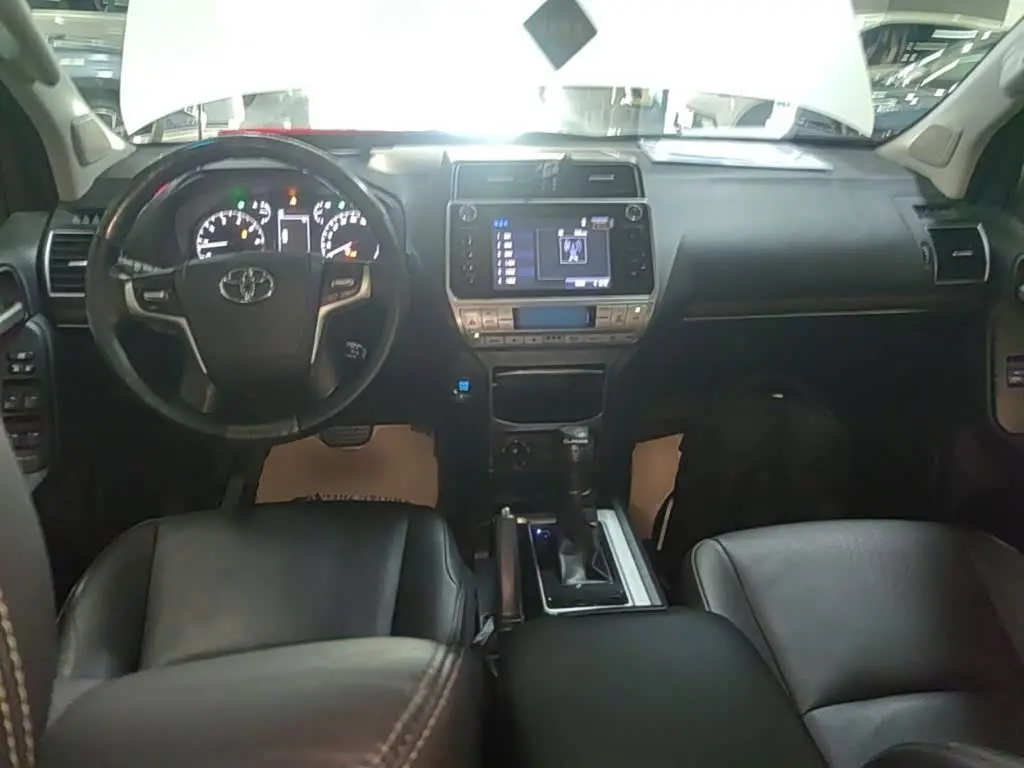 Toyota Prado 2018 — Photo 10/20
