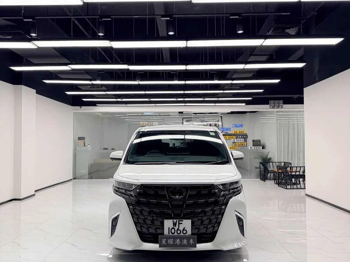 Toyota Alphard 2025 — Photo 2/9