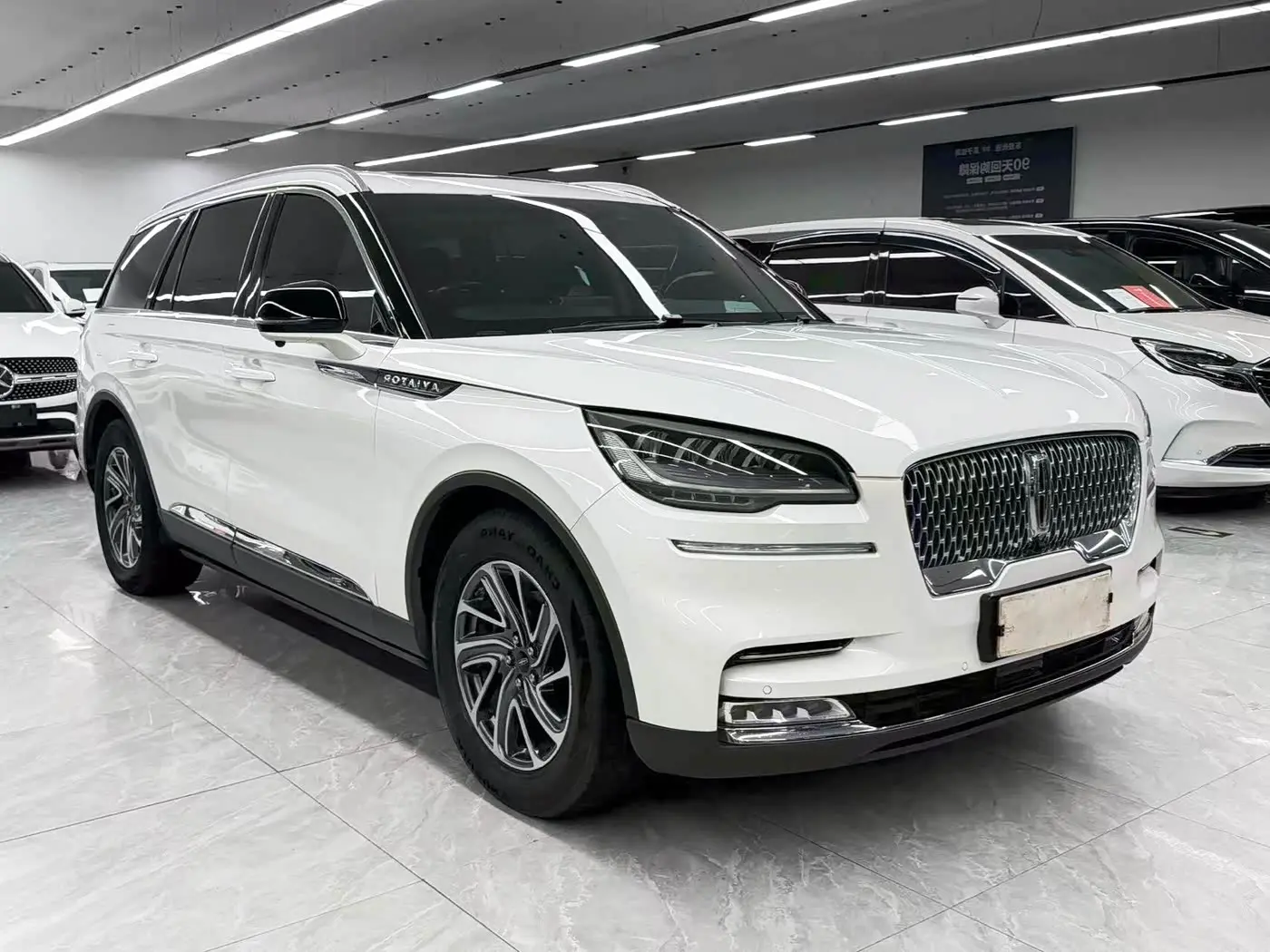 Lincoln Aviator 2019 — Photo 3/20