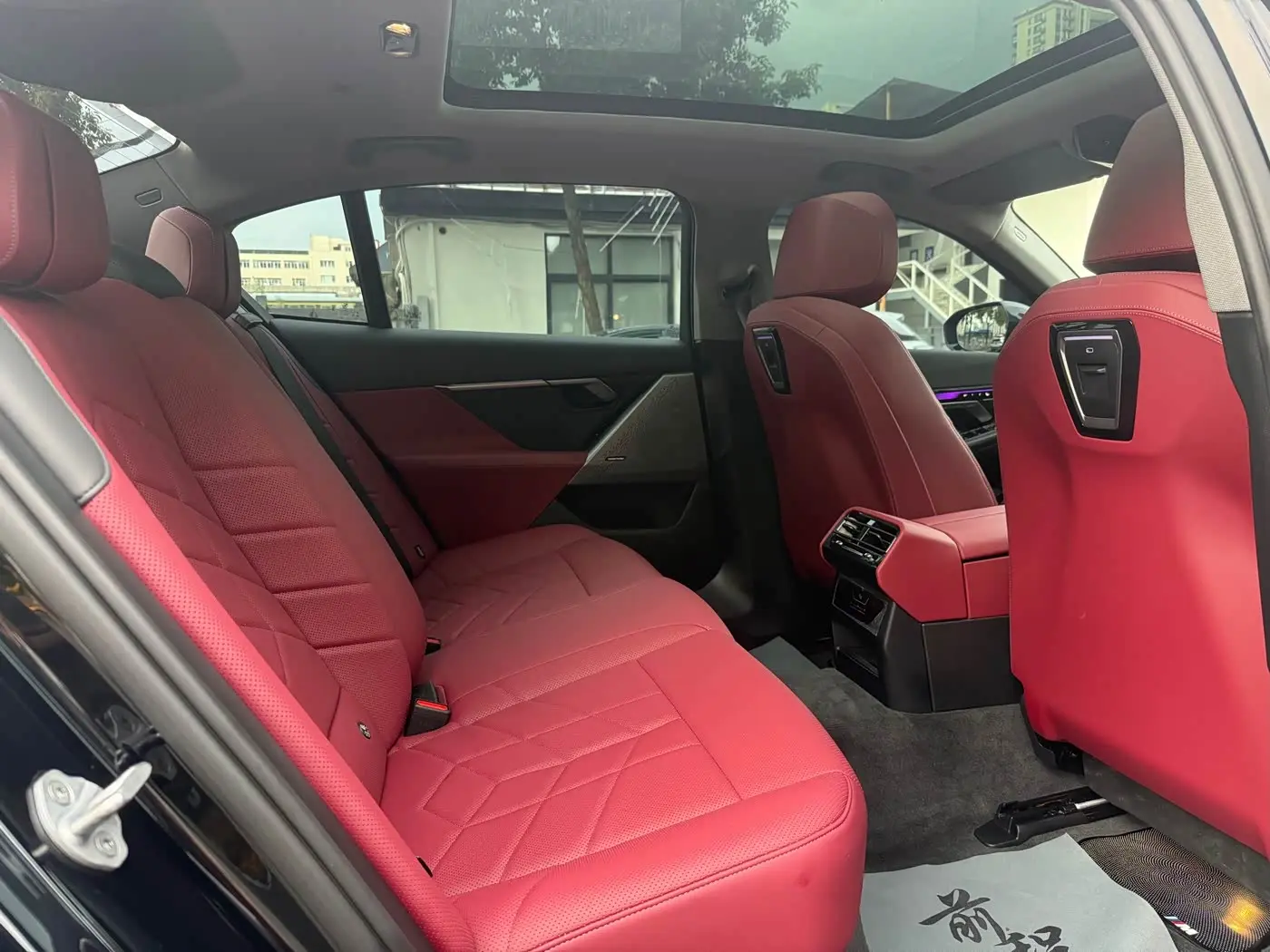 BMW 5 Series 2025 — Photo 15/20